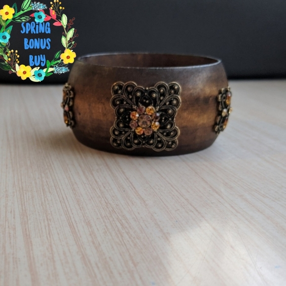 unbranded Jewelry - *Final* Embellished Rhinestone Wooden Bangle OS